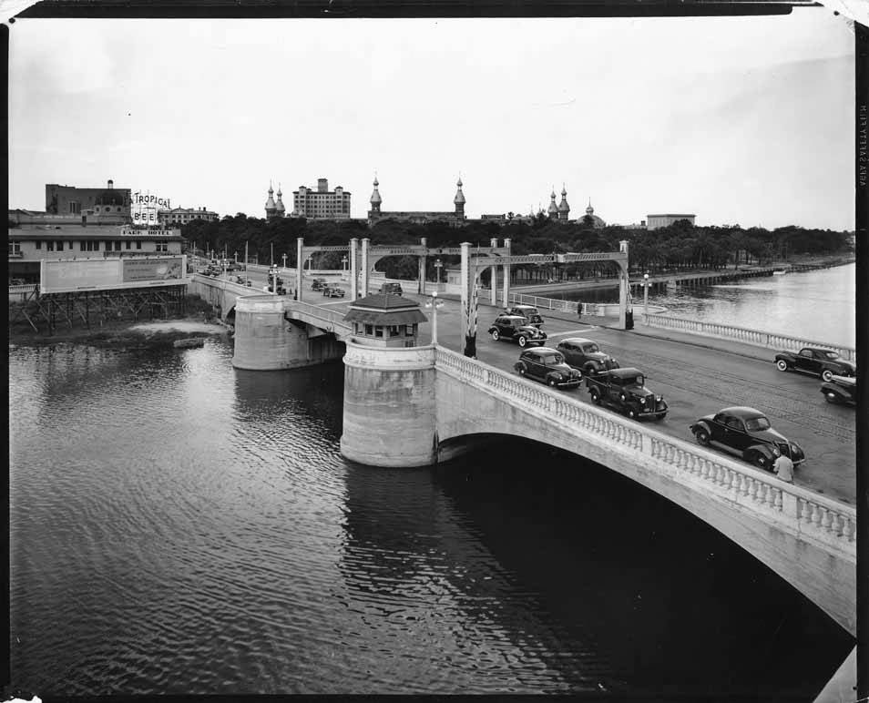 Cars-on-the-Lafayette-Street-Bridge.jpg